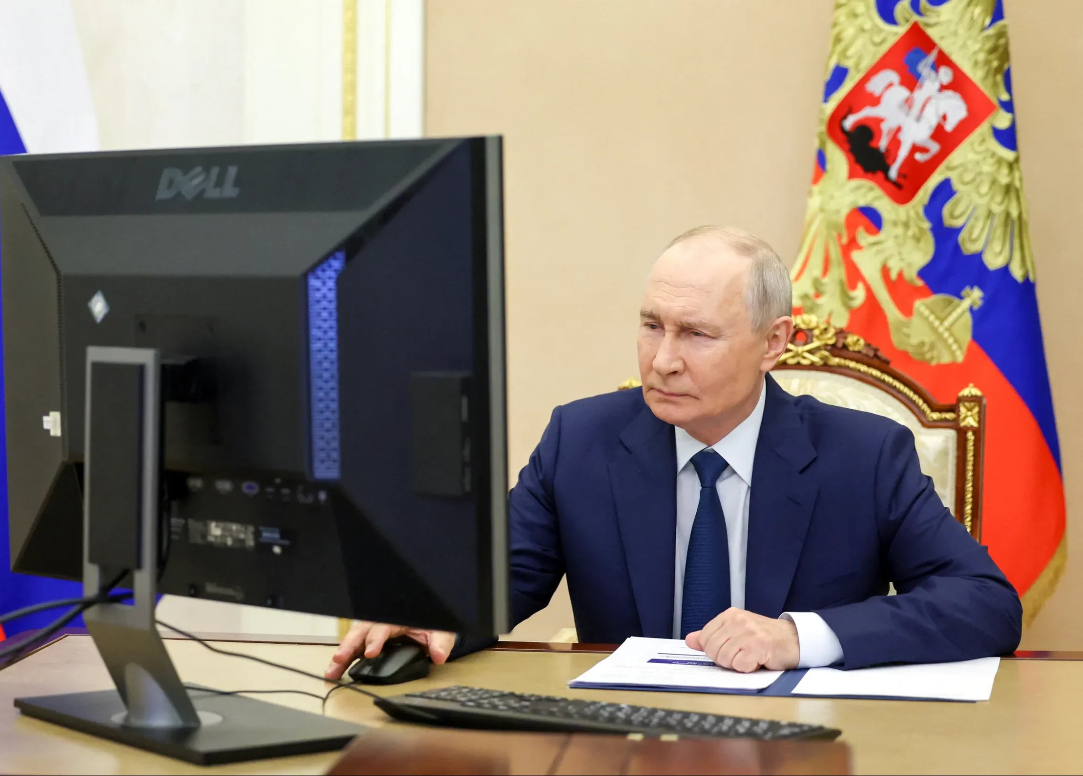 Rusia raportează atacuri cibernetice asupra sistemului electoral, în a doua zi a alegerilor pentru Duma de Stat. Putin a votat online
