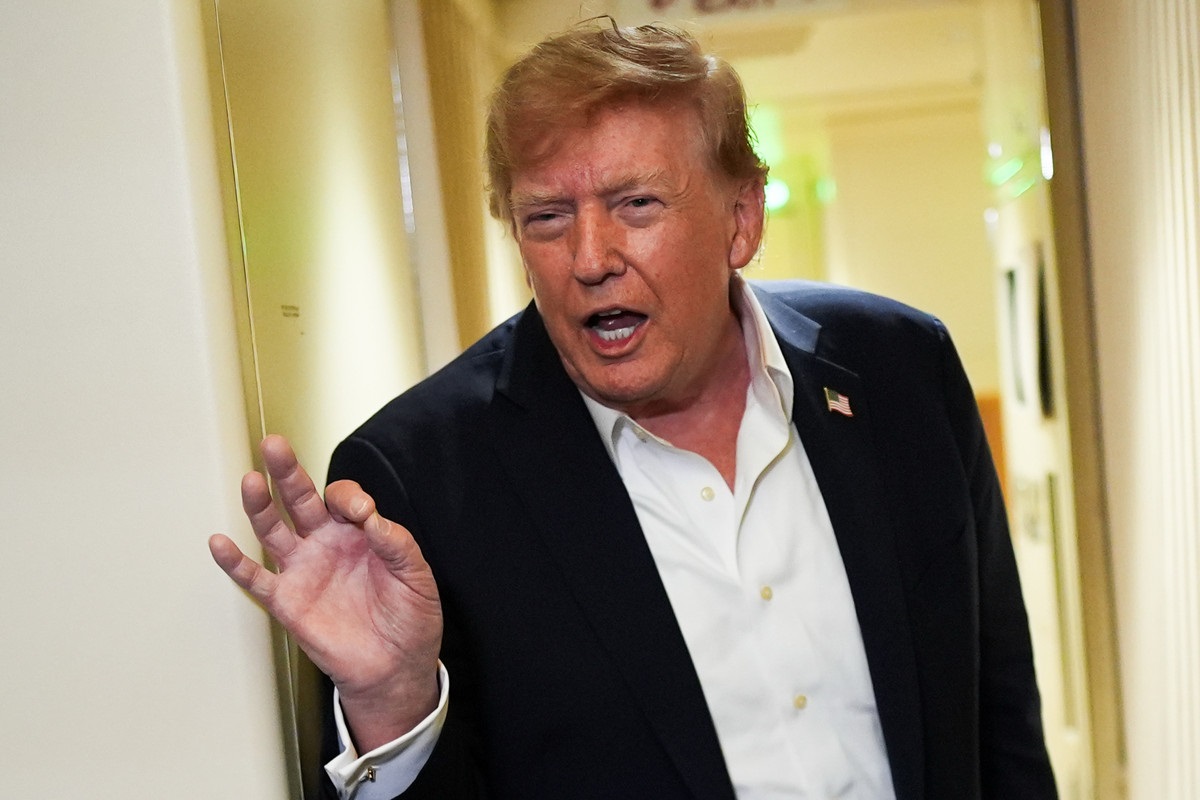 Trump îi acuză de „complot bolnav” pe miliardarii care cer încetinirea dezvoltării Inteligenței Artificiale. Amodei, Musk, Altman și Gates se tem că A.I. va scăpa de sub control