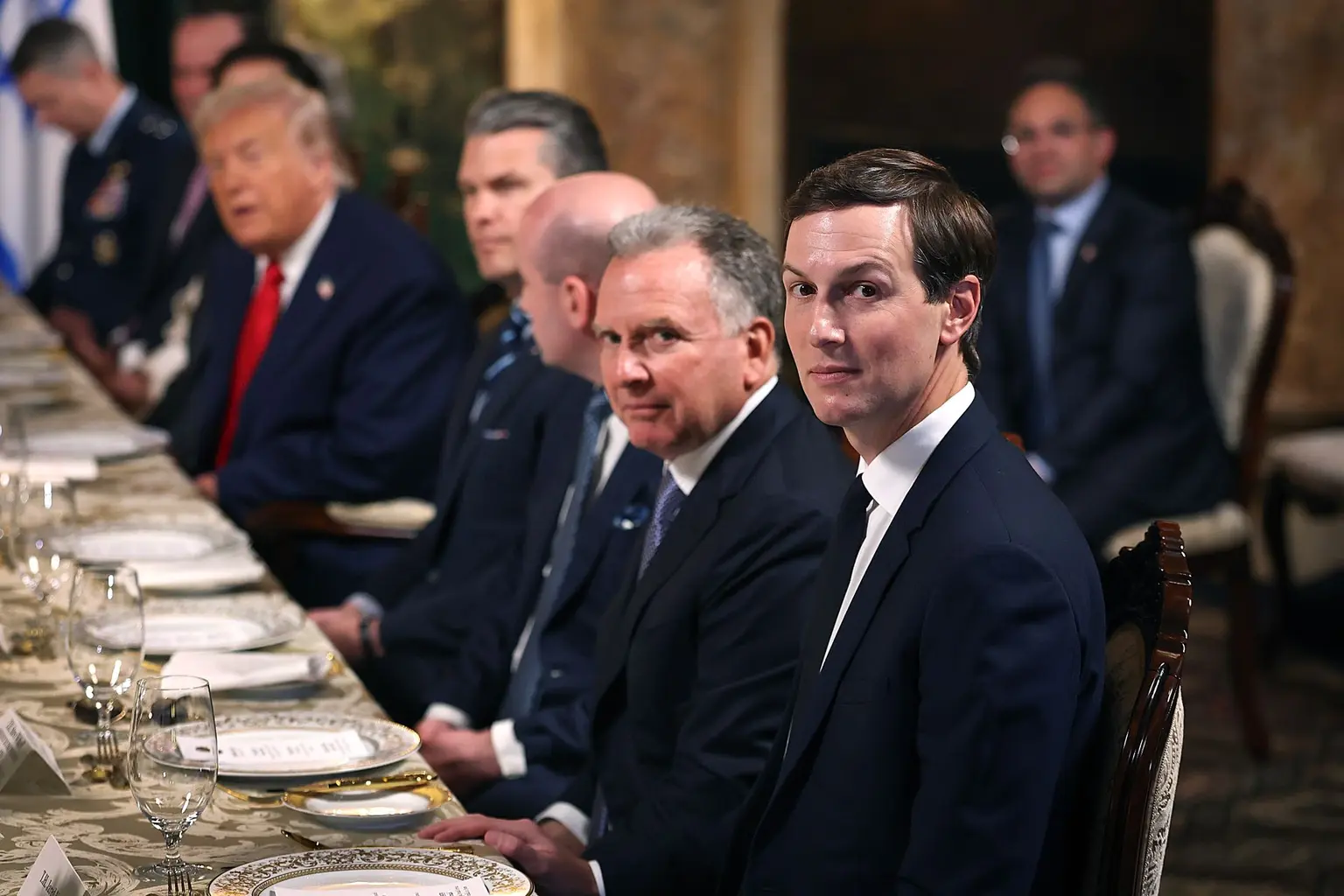Emisarii lui Trump, Witkoff și Kushner, vor călători în Rusia și Ucraina în acest weekend, pentru a relansa negocierile de pace. Va fi prima lor vizită la Kiev de la începutul războiului
