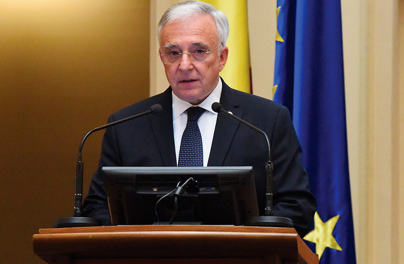 Cursul oficial anunţat luni de BNR, după decizia agenției S&P de menținere a ratingului României: 5,33 lei/euro, în scădere de la peste 5,34 lei/euro vineri