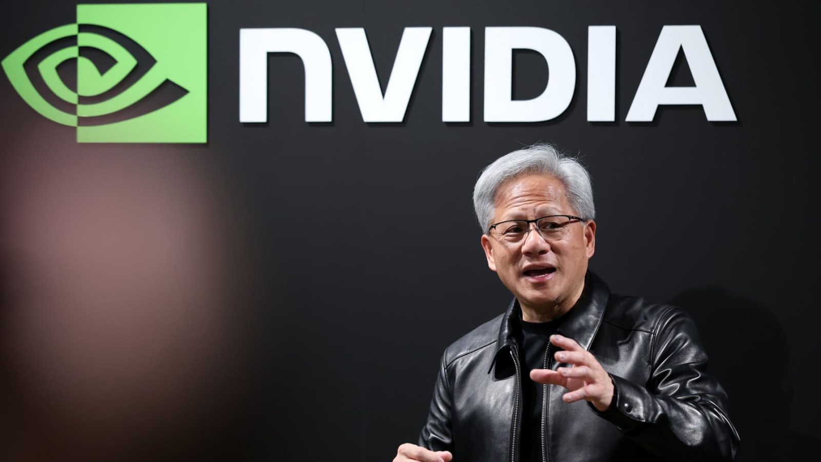 Jensen Huang anunță investiții de 10 miliarde de euro în Europa și prezintă viitorul roboților inteligenți. Cum funcționează creierul unui robot și ce rol au cipurile NVIDIA?