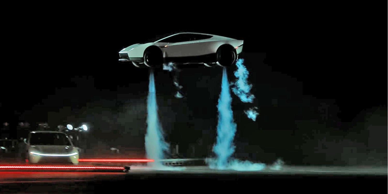 Cum arată viitorul supercarurilor? Porsche nu renunță la motorul termic, chiar dacă Tesla mizează pe un Roadster electric care sfidează gravitația