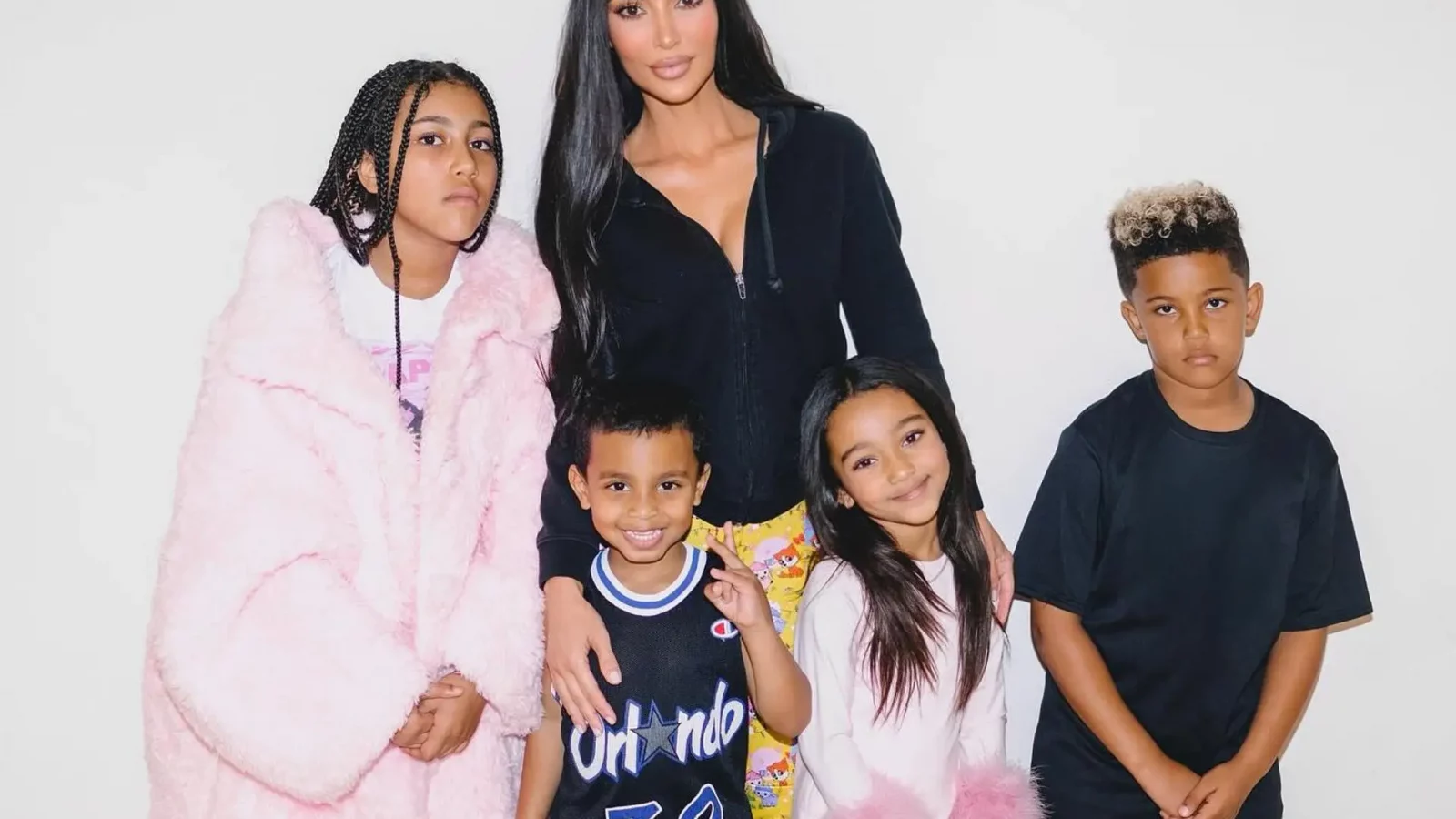 Bogații lumii își construiesc familii tot mai numeroase. Câte bone are Kim Kardashian?Întemeierea unei familii rămâne o provocare financiară pentru mulți tineri