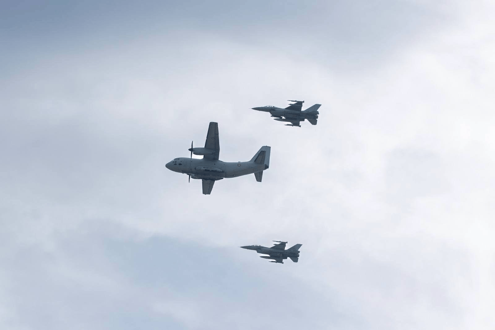 MApN a detectat două ținte aeriene în spațiul aerian ucrainean, aproape de frontiera cu România. Două aeronave F-18 au decolat de la Mihail Kogălniceanu
