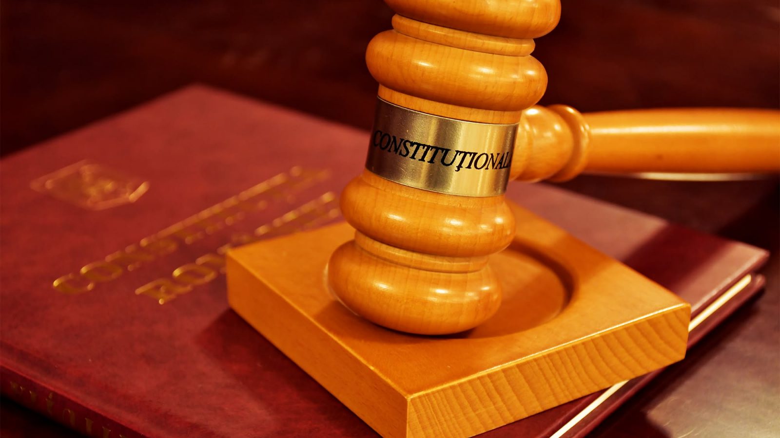 CCR decide astăzi în conflictul dintre Guvern și ÎCCJ privind plata a 4,8 miliarde de lei pentru restanțele salariale ale magistraților