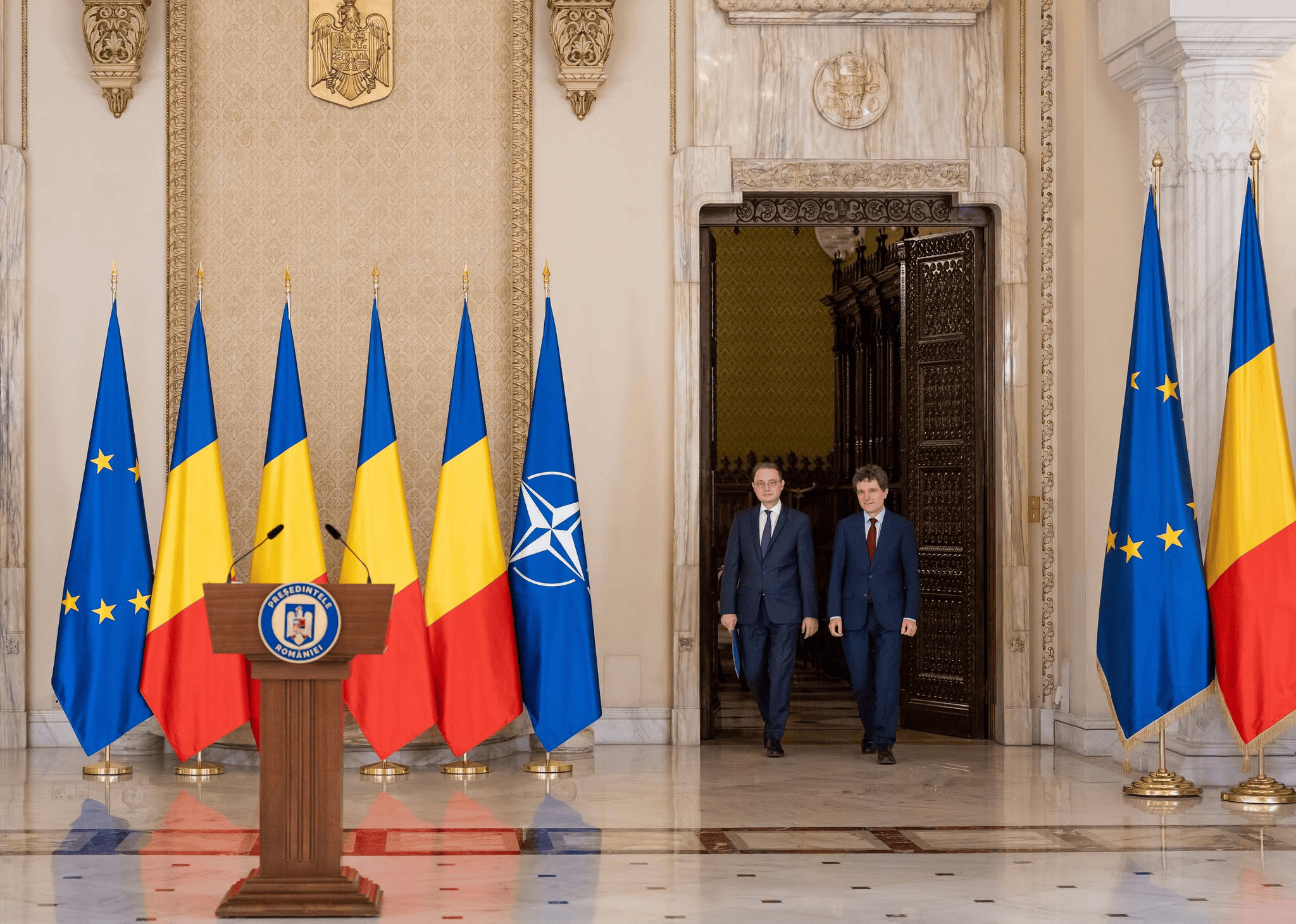 Miniștrii propuși de Luca Niculescu încep audierile în Parlament. Votul de învestitură are loc mâine
