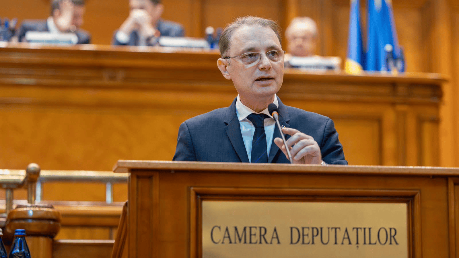 Premierul Luca Niculescu, după incidentele din Bistrița și Pitești: „Vreau să stabilim foarte rapid un plan integrat pentru creșterea siguranței în școli”