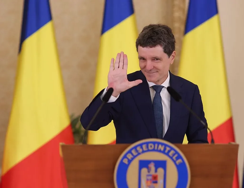 Românii vor alegeri anticipate pentru a ieși din criză; șeful AEP insistă că nu există cadru legal pentru organizarea acestora. Toni Neacșu: „Constituția nu cere o lege pentru anticipate. Prevalează voința politică”