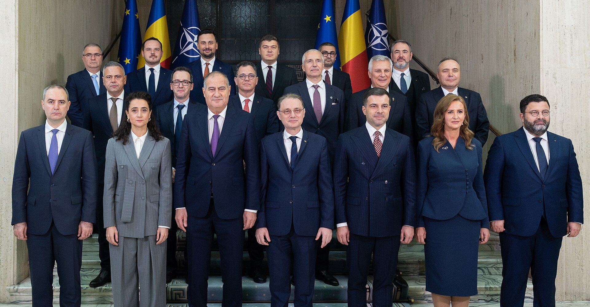 Statul cheltuie bani, dar angajații nu văd schimbări. Sondaj APSAP: aproape 7 din 10 bugetari nu văd rezultate clare ale banilor publici cheltuiți