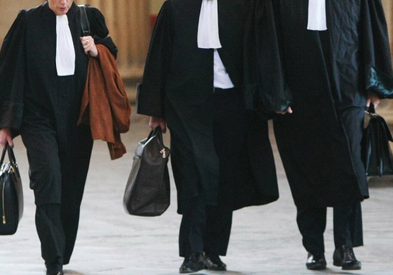 Avocat obligatoriu pentru înființarea unei firme? Zece parlamentari propun ca anumite documente să fie redactate doar de avocați