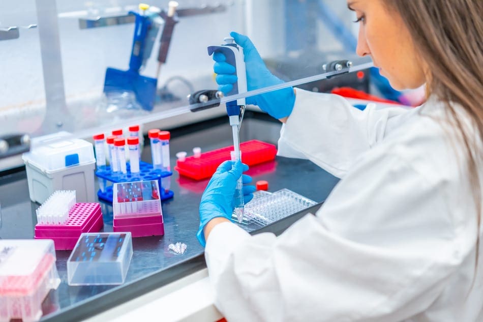 Un vaccin personalizat împotriva cancerului ovarian aduce rezultate încurajatoare: Opt din zece paciente au dezvoltat un răspuns imun
