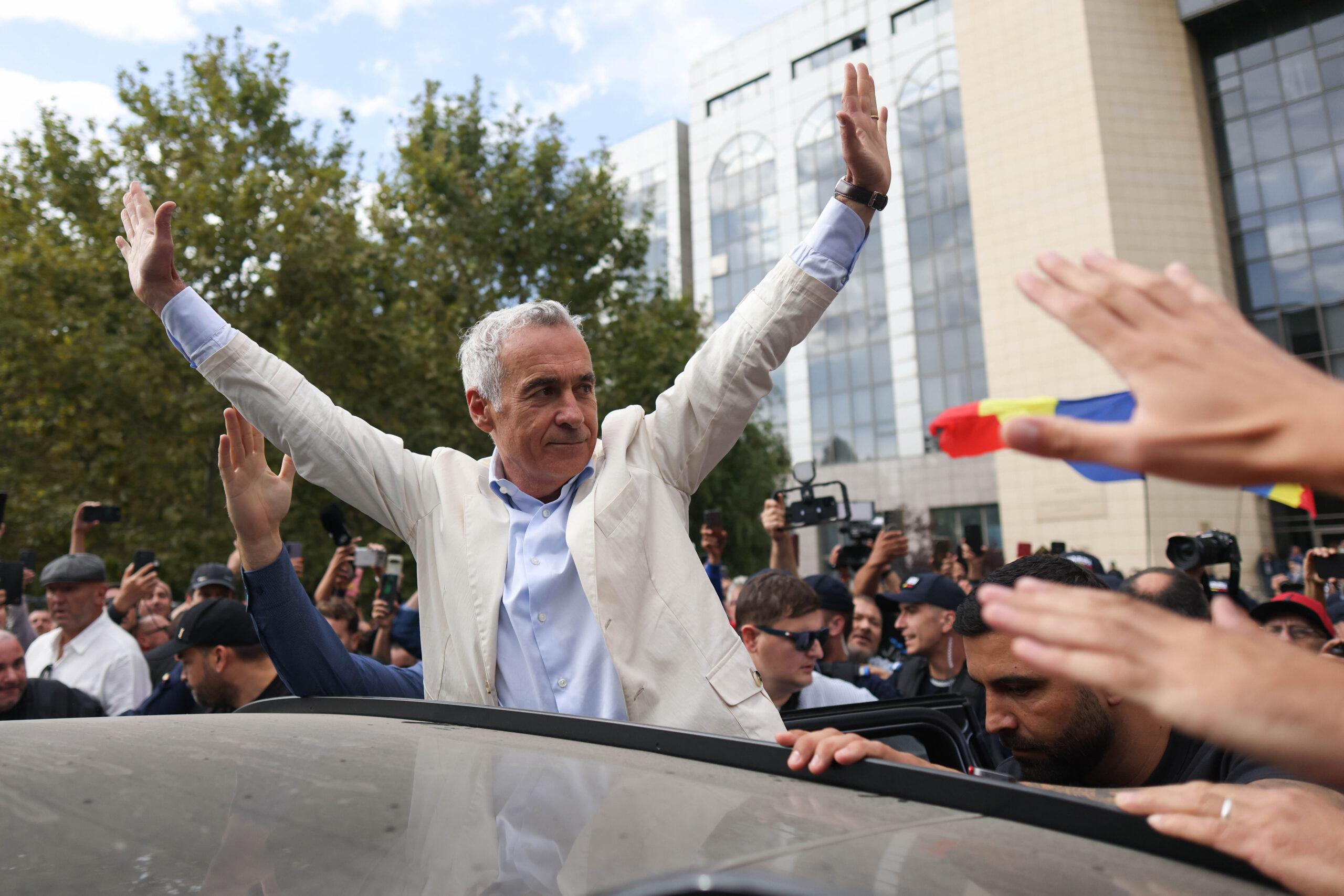 Tribunalul București a decis plasarea lui Călin Georgescu din arest preventiv în arest la domiciliu. Hotărârea nu e definitivă