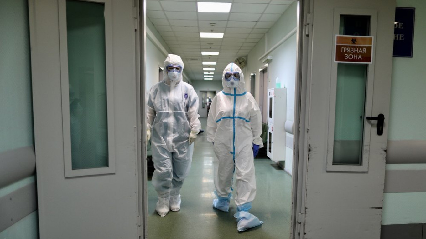 CIUMA pune Rusia în alertă sanitară: spitale în carantină și măști obligatorii, după decesul unei cercetătoare. 200 de oameni sunt în izolare