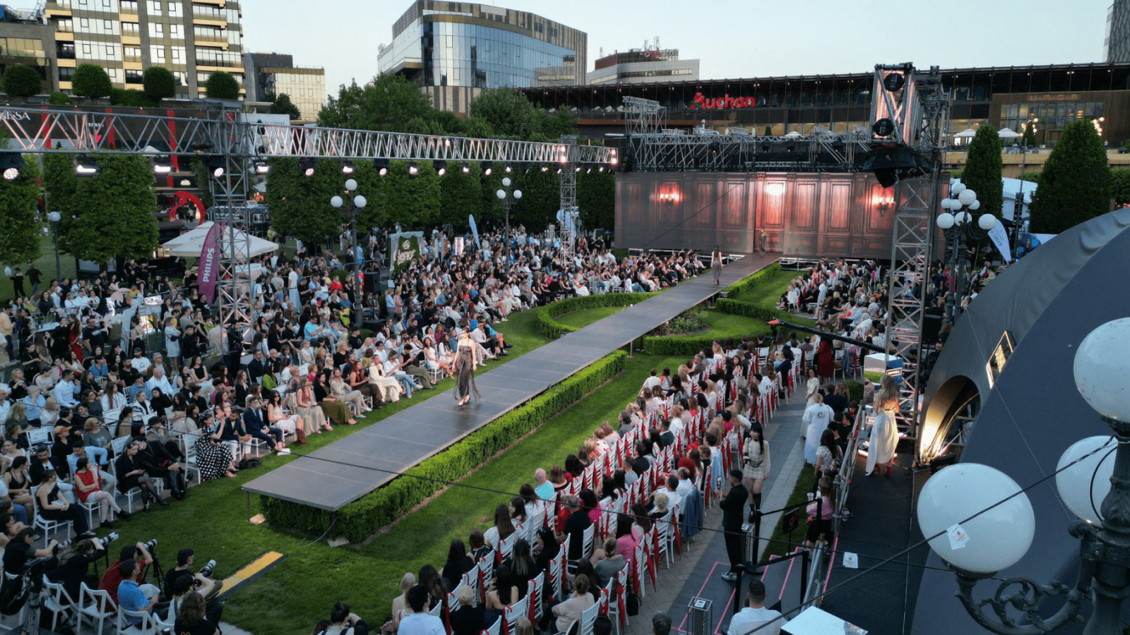 Romanian Creative Week X Bucharest începe azi. Moda, arta și new media ocupă Capitala până pe 8 octombrie