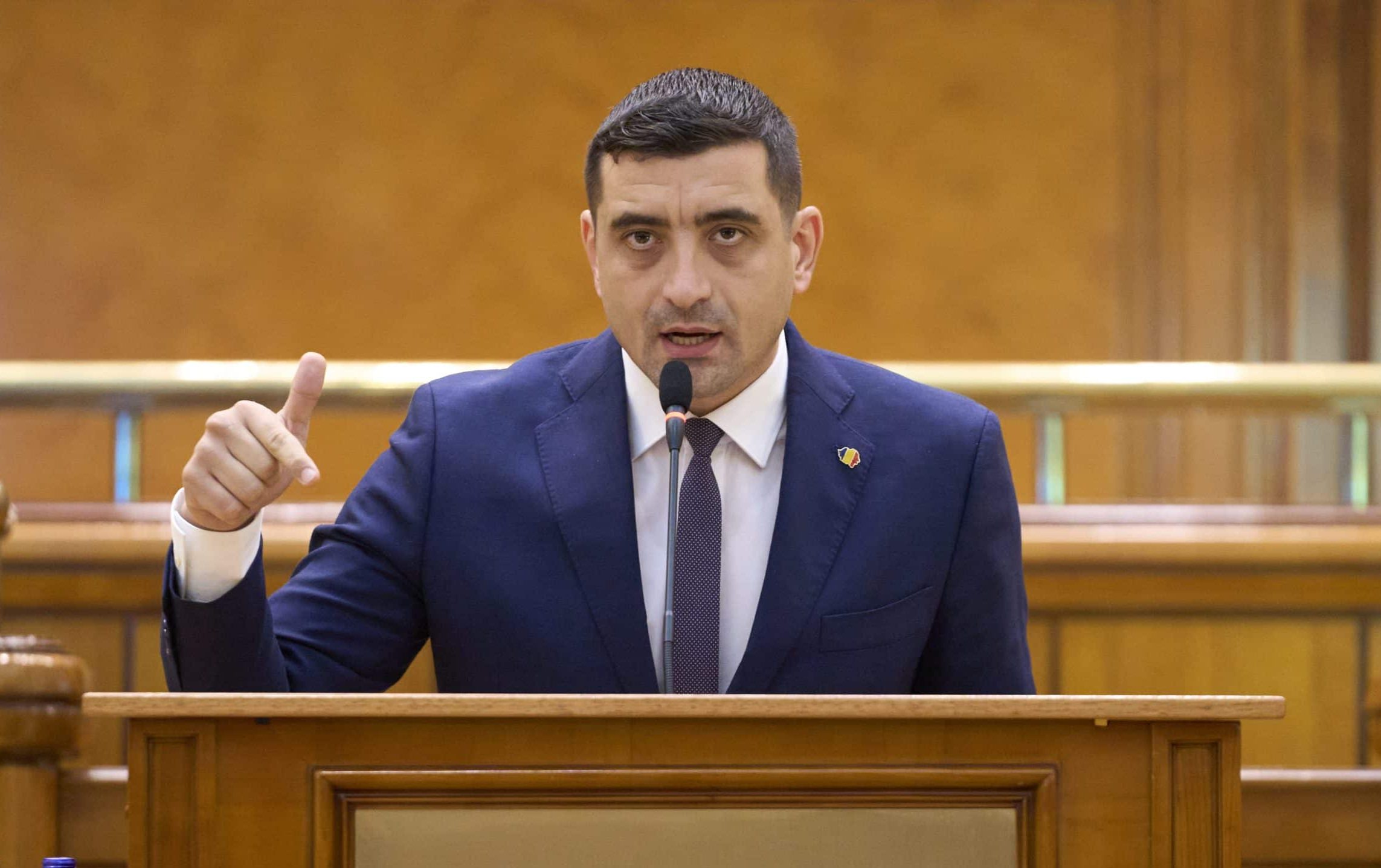 George Simion, pentru POLITICO: „Nicușor Dan se va opune alegerilor anticipate chiar dacă toate partidele susțin această soluție. AUR va strânge voturi pentru suspendarea lui Nicușor Dan”