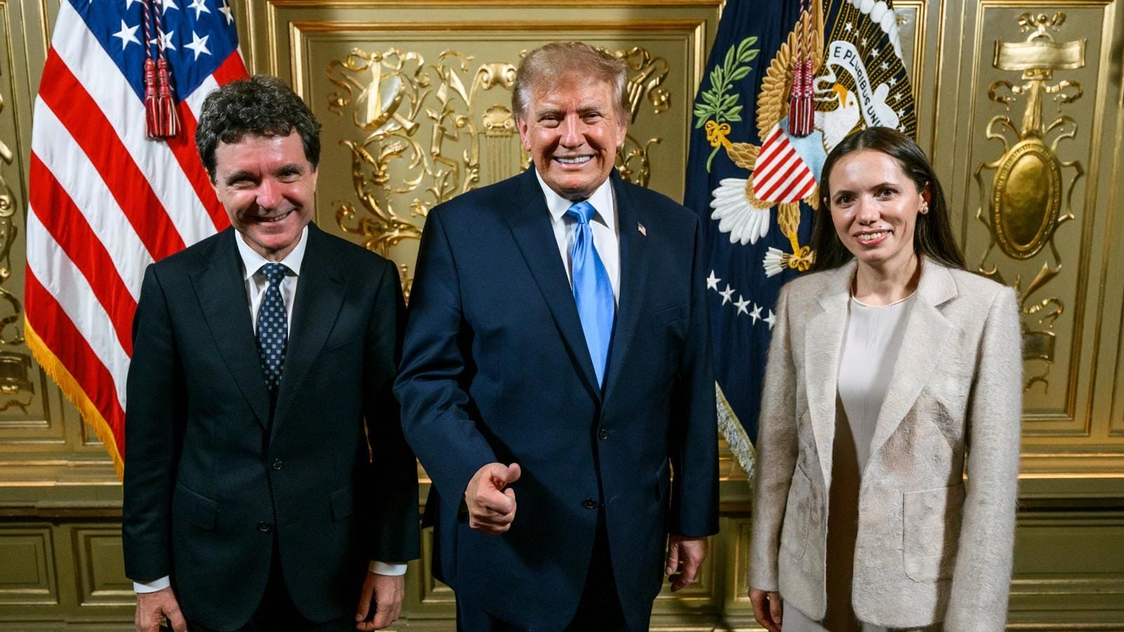 Nicușor Dan s-a fotografiat cu un Trump de carton la ONU? Mai mulți lideri prezenți la New York au postat aceeași fotografie. Cum se apără Administrația Prezidențială