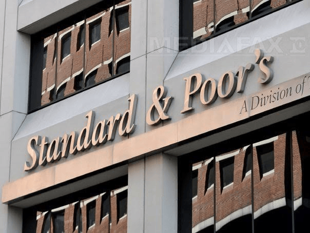 România așteaptă decizia Standard & Poor’s privind ratingul de țară. Moody’s: Bugetul ar putea să nu fie adoptat până la finalul anului