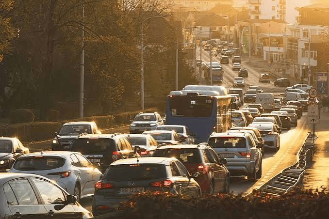 Testarea semafoarelor smart din Sibiu a dus la blocaje mai mari decât de obicei. Sistemul costă 6,4 milioane de lei, din fonduri PNRR