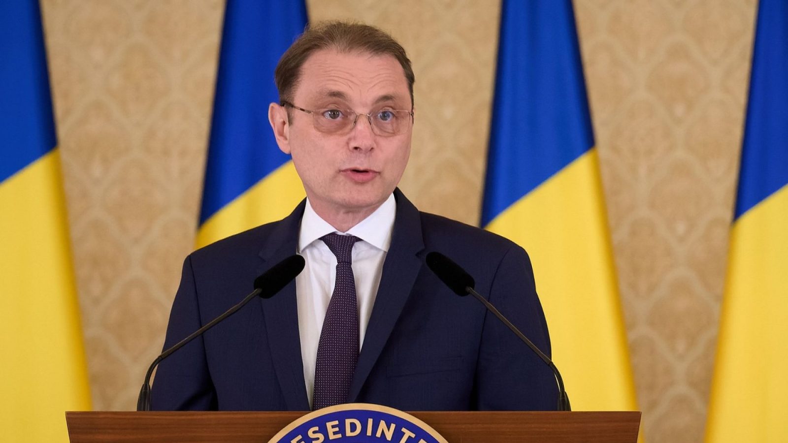 Luca Niculescu depune jurământul de Premier, la Palatul Cotroceni. Astăzi va avea loc prima ședință a noului Guvern