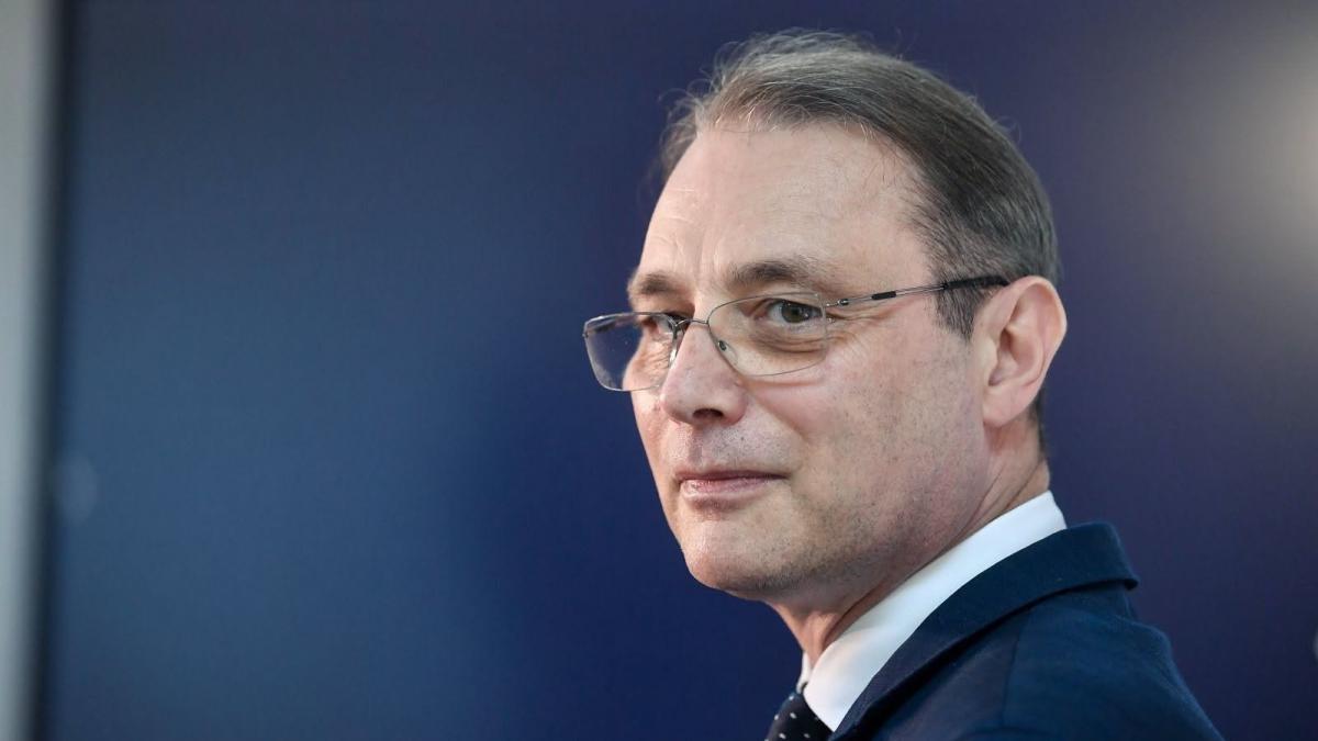 Luca niculescu a stabilit calendarul negocierilor cu partidele se va intalni prima data cu psd