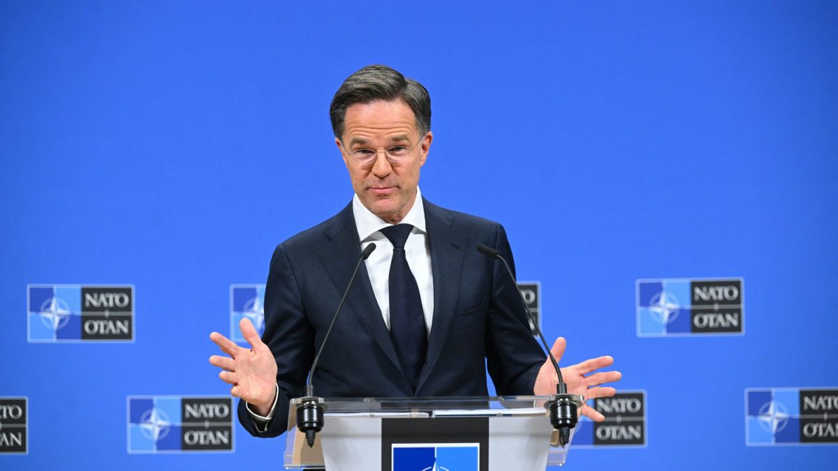 Mark Rutte a discutat cu Luca Niculescu despre securitatea la Marea Neagră, în urma atacurilor repetate ale Rusiei. NATO își intensifică prezența în regiune