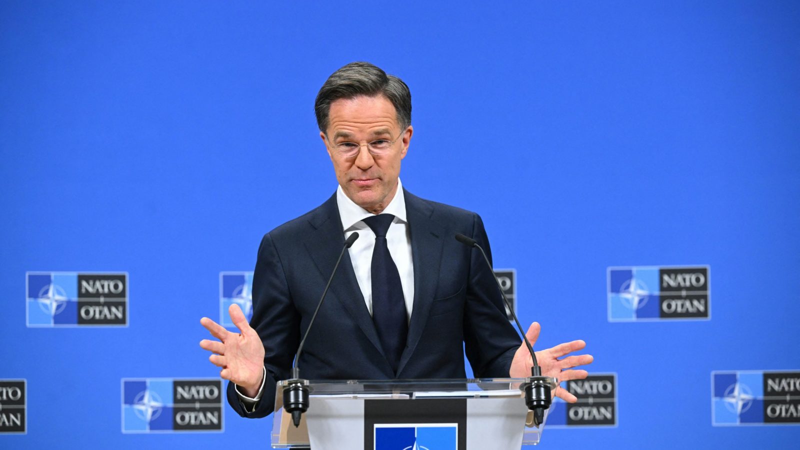 Mark Rutte a discutat cu Luca Niculescu despre securitatea la Marea Neagră, în urma atacurilor repetate ale Rusiei. NATO își intensifică prezența în regiune