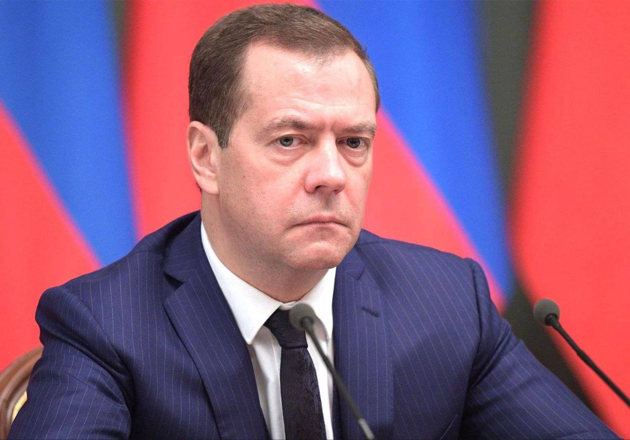 Dmitri Medvedev îi sugerează lui Trump să îl asasineze pe Zelenski, cu sprijinul CIA și al Pentagonului: „Să rezolve această neplăcută problemă”