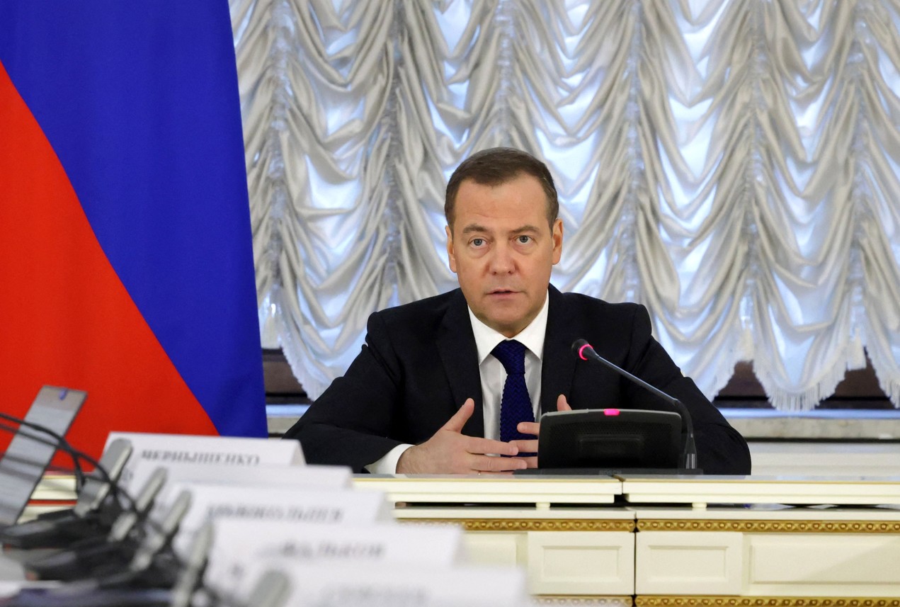 Dmitri Medvedev amenință Armenia cu „soarta Ucrainei”