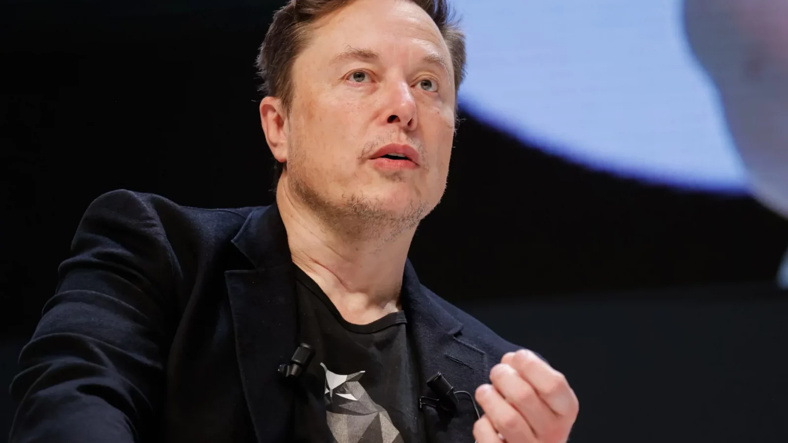 Elon Musk avertizează oamenii să trateze „frumos” Inteligența Artificială: „S-ar putea răzbuna”