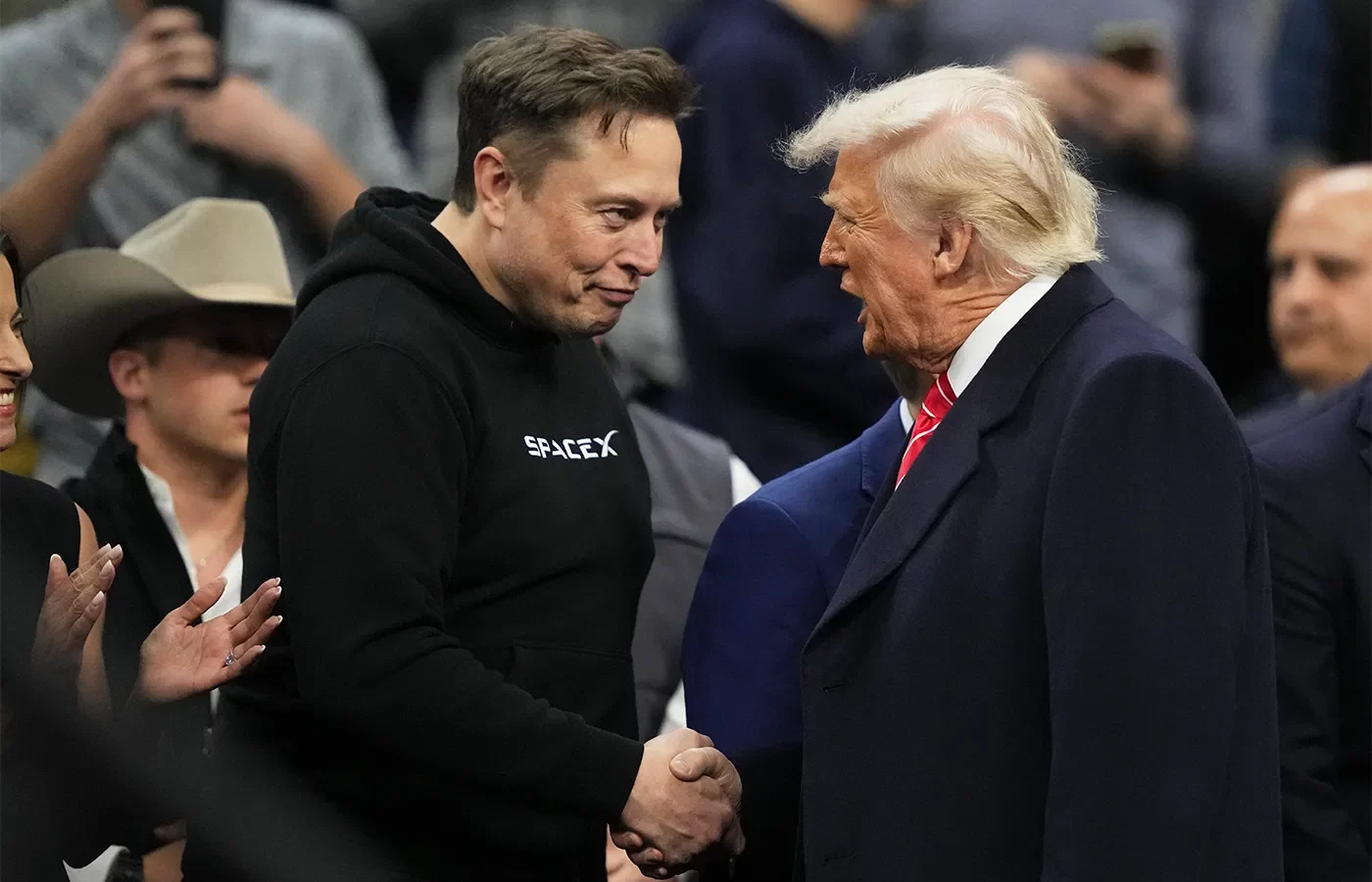 Elon Musk a cheltuit deja 366 milioane de dolari pentru a asigura victoria Partidului Republican la alegerile din noiembrie. Miliardarul ar putea avea probleme dacă vor câștiga Democrații