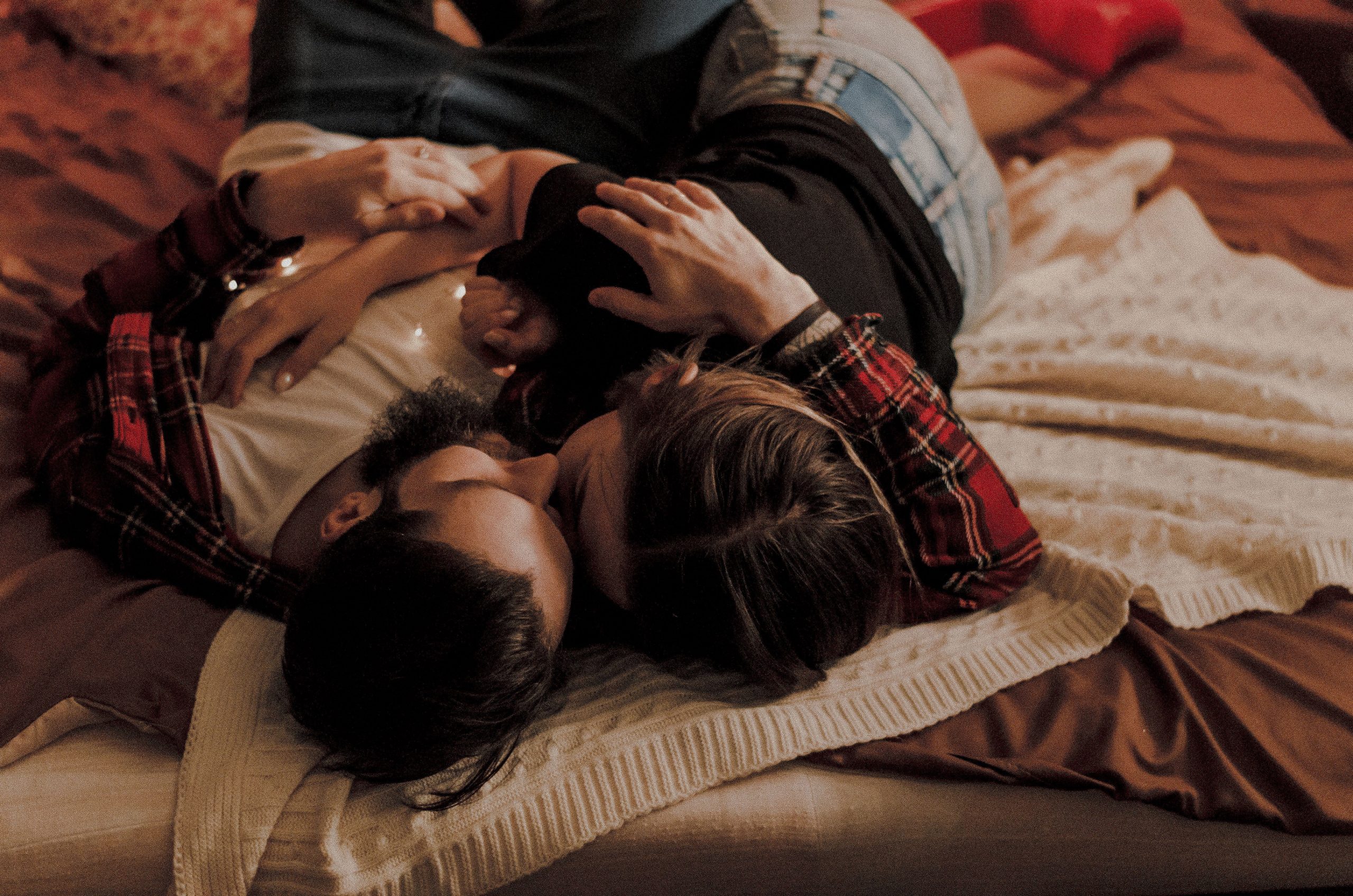 Sex la primul date sau după câteva săptămâni? Studiile arată ce legătură există între momentul intimității, satisfacția în cuplu și stabilitatea relației