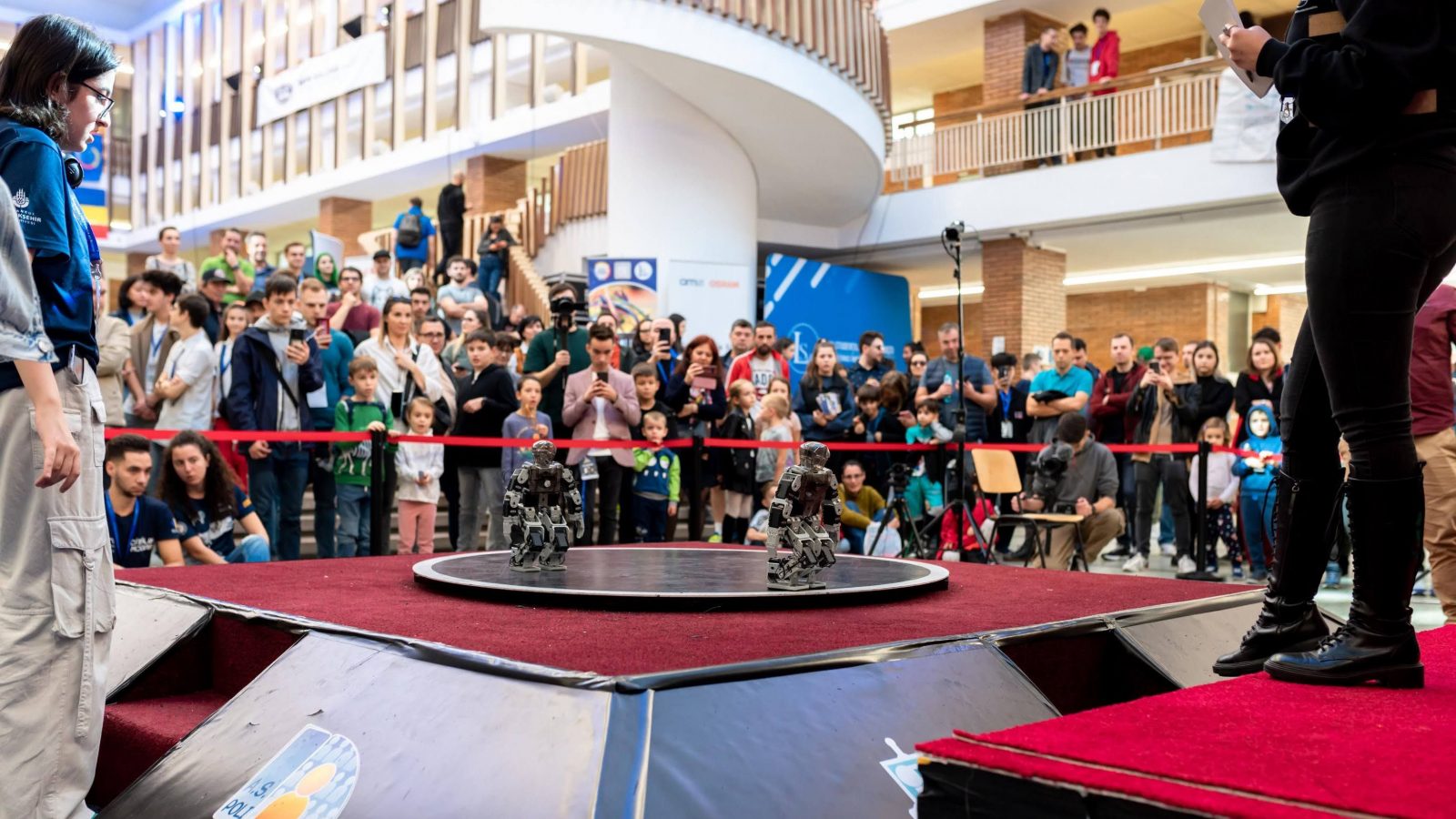 Bucureștiul devine capitala roboticii din Europa. Peste 1.300 de roboți din 34 de țări participă la ROBOFEST 2026
