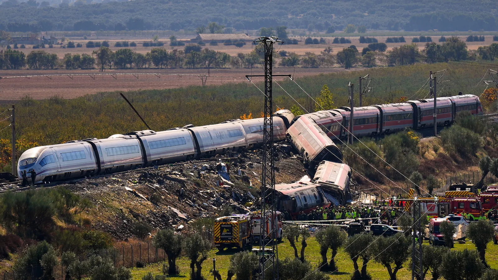 Bilanțul tragediei feroviare din Spania a crescut la 69 de morți. Autoritățile au decretat doliu național, în timp ce căutările victimelor continuă