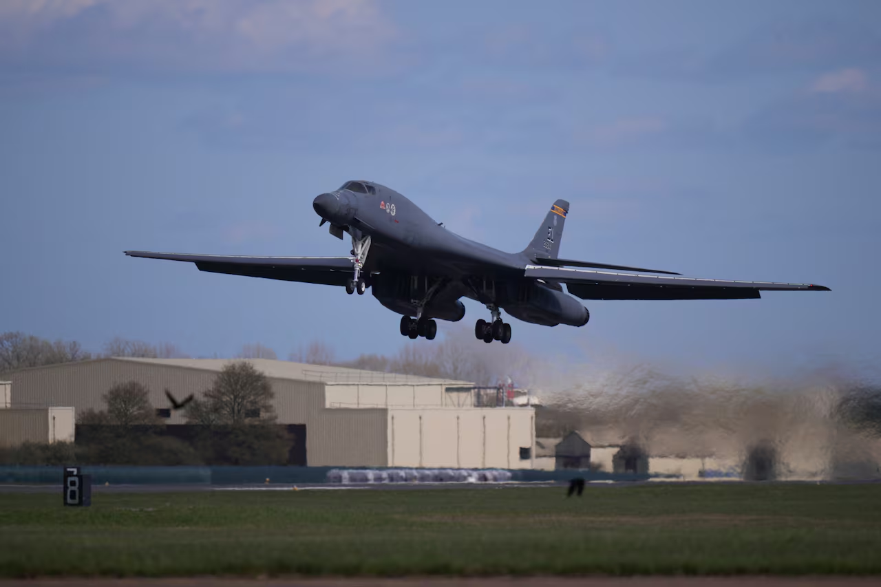 Statele Unite și-au retras toate bombardierele strategice B-1 de la baza aeriană RAF Fairford din Marea Britanie