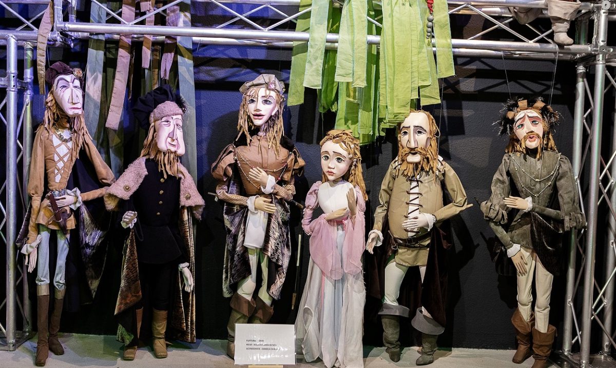 Teatrul Țăndărică aduce spectacole de păpuși în Piața Obor